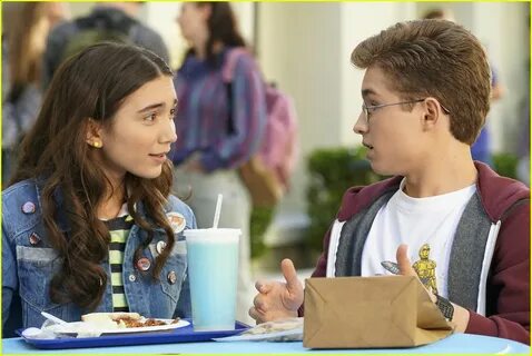 Rowan Blanchard Kisses Sean Giambrone on 'The Goldbergs' Ton