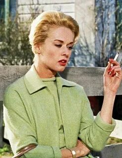 Tippi Hedren in The Birds (1963) dir. Alfred Hitchcock Class