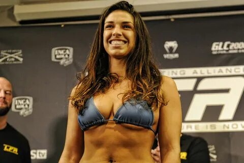 Mackenzie Dern Nude (42+)