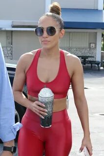 Jennifer Lopez arrives at the gym despite the holidays - Bik