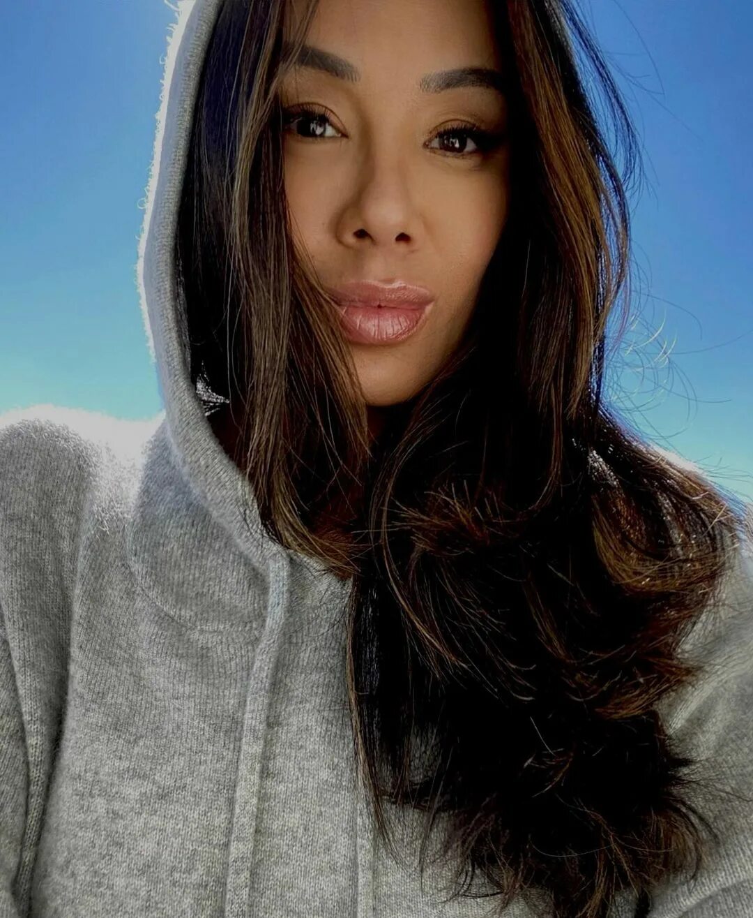 Sharon Tay в Instagram: "Feeling the warmth of the sun on a chilly day...