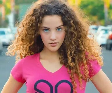 Sofie Dossi - Television Personality, Facts, Facts - Sofie D