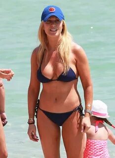 Jill Martin Looking Hot Wearing Bikini On The Beach Inward M