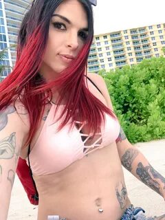 Chelsea Marie na Twitterze: "I’m on the beach.