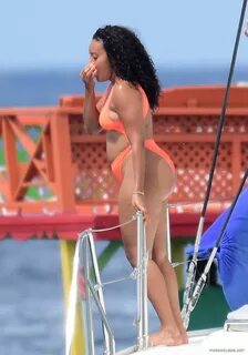 Leaked Angela Simmons Paparazzi Ass Slip & Bikini Photos