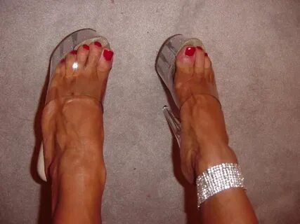 Rhonda Lee Feet (13 photos) - celebrity-feet.com
