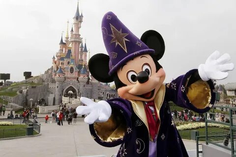 Disney Boosts Stake in Paris Theme Park, Offers to Buy Rest 