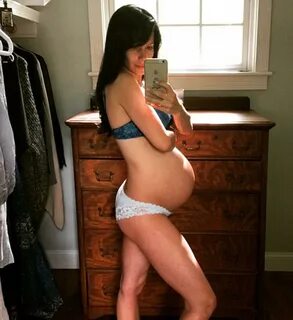 Hilaria Baldwin Thomas Nude Pantyless Selfie - Pregnant Pics