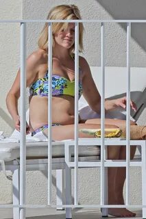 Reese Witherspoon in a Bikini - Hawaii, January 2014 * Celeb