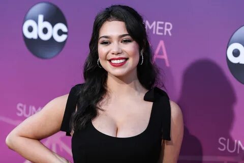 Auli'i cravalho boobs bounce glee