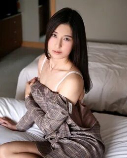 JapaneseThumbs AV Idol Reiko Mochida 持 田 礼 子 Photo Gallery 1