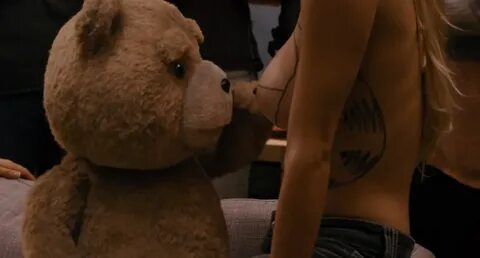 Третий лишний / Ted (2012) Киносиськи