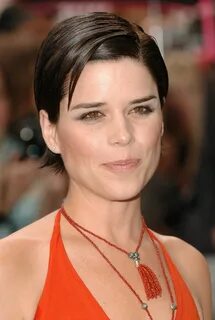 What Happened to Neve Campbell? News and Updates - Gazette R