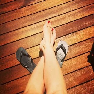 Ahu Yagtu Feet (13 photos) - celebrity-feet.com