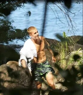 Justin Bieber Matches Orlando Bloom with Naked Hawaiian Vaca