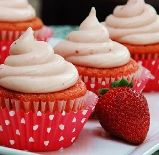 Strawberry Cupcakes with Strawberry Cream Cheese Frosting - 