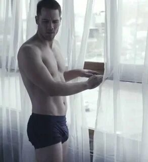 The Night Shift’s Luke Macfarlane in his pants - Entertainme