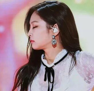 Which Photo Of Jennie’s Side View Do You Like The Most? BLIN