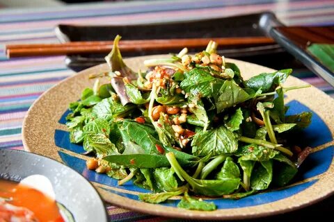 Mint salad with zhe'ergen leaves and fermented beans 水 豆 豉 凉