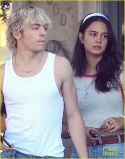 Courtney Eaton & Ross Lynch Grab Lunch After Breaking Up: Ph