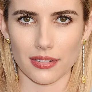Emma Roberts Makeup Photos & Products Steal Her Style
