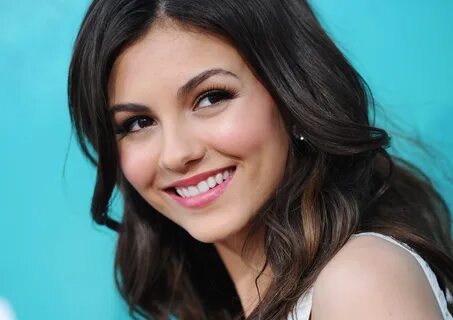 Victoria Justice HD Wallpaper