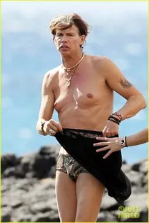 Full Sized Photo of steven tyler shirtless man boobs 02 Phot