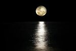 File:Full moon on the view from sea.jpg - Wikipedia