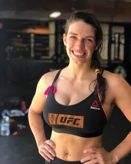 Photos n ° 1 : UFC Fighter Mackenzie Dern is a Summer Girl i