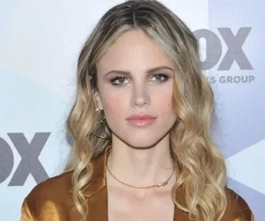 Halston Sage - Women Film, Career, Childhood - Halston Sage 