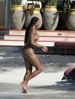 Liz Cambage - In bikini with pals at the Eden Rock Hotel in 