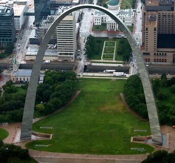 File:Gateway Arch from air.jpg - Wikimedia Commons