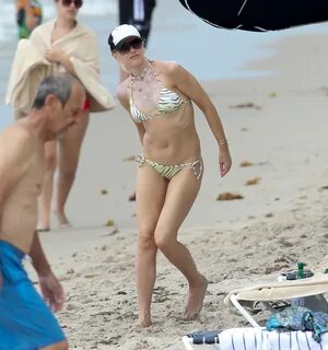 Gwen Stefani in Bikinis! Bikini/Butts Celebs and Amateurs