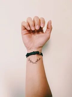 Красивые татуировки для девушек на руке (70 фото)
