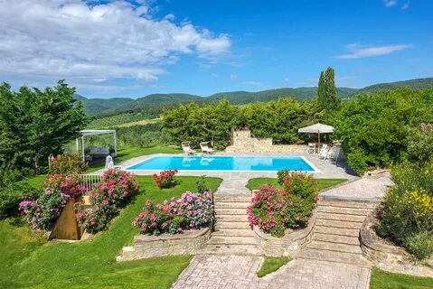 Gorgeous villa surrounded by Tuscan hills Sell Property Fast