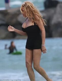 Wendy Williams Displays Her Massive Boobs At The Beach must 