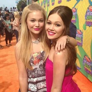 Kelli Berglund with Olivia Holt Olivia holt, Celebs, Kelli b