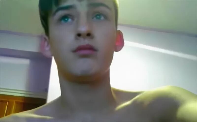 Spanish camboy jerking and cumming on cam * Queer Diary