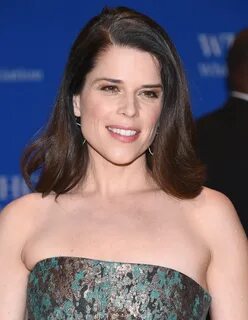 Neve Campbell Flip - Newest Looks - StyleBistro