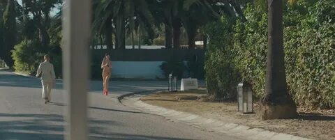 Unknown naked jogger from 'Me, myself and my dead wife' - Po