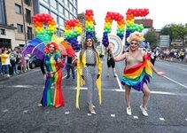 Улочки Брайтона наполнились гигантским ЛГБТК-парадом