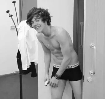 Harry Styles prances around in boxers backstage at One Direc