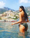 Sarah-Jane Dias Hot Booty In Bikini Indian Girls Villa - Cel