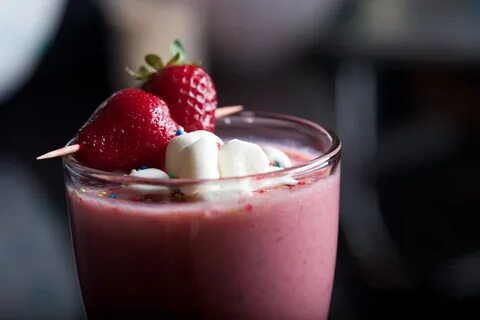 Good old-fashioned strawberry milkshake mayasingredients