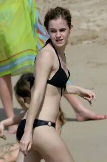 Emma Watson Most Sexiest Bikini Pictures-Seducing Beach Phot