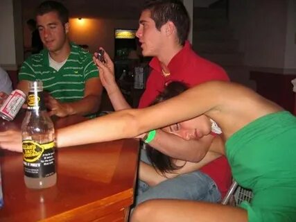 Embarrassing Drunk Girls That Are Too Hilarious To Handle (4