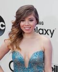 Young Beauty Jennette McCurdy Looks Amazing in a Brazen Dres