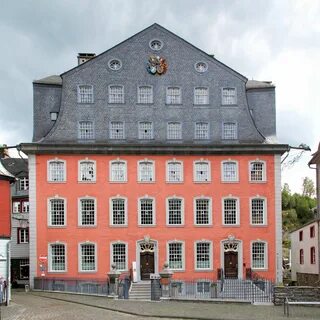 File:Monschau Rotes Haus 2014 08 22.jpg - Wikimedia Commons