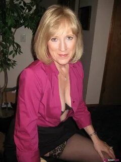 WifeBucket - real amateur MILFs and wives! Swingers too!