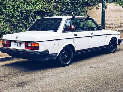 Volvo 240 low roof racks Surf Style. Cool and vintage. 80's 